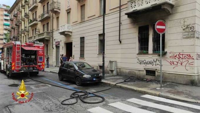 Torino, altro incendio in abitazione, 2 persone ustionate