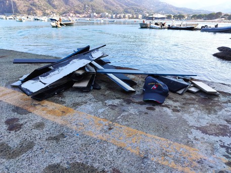 Getta rifiuti in mare a Sestri Levante, denunciato un 62 enne