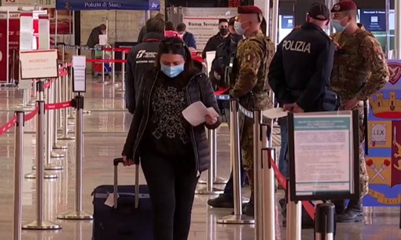 Un giorno alla rivoluzione Green Pass: arriva l’obbligo anche per trasporti e personale scolastico