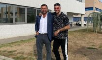 Giro a Valenza per il rapper Emis Killa: ospite dal Gruppo Damiani