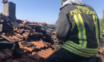 A fuoco il tetto di una casa: arrivano i Vigili del Fuoco