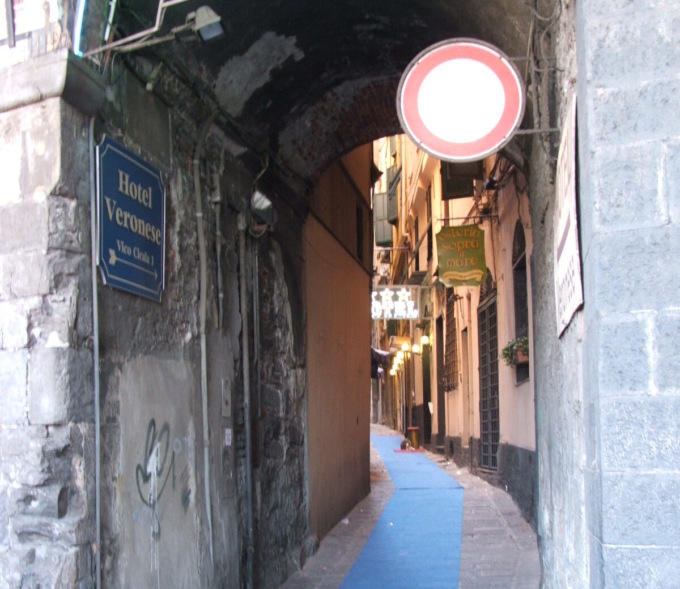 Genova, due donne vittime di violenze in centro città