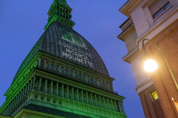 Torino: la Fondazione Ricerca Molinette compie 20 anni e la Mole si illumina