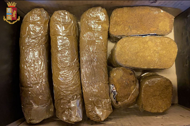 Torino: 4 arresti in poche ore, sequestrato un chilo di cannabinoidi e 10 dosi di crack