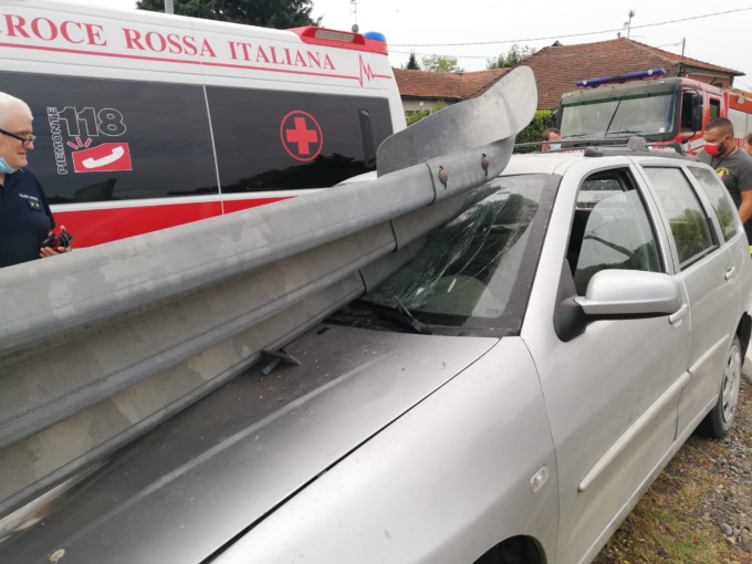 Acqui Terme: anziano esce di strada ma rimane illeso