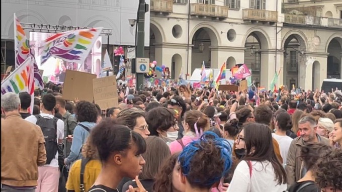 Torino Pride 2021: nel corteo la sindaca Appendino e la madrina Vladimir Luxuria
