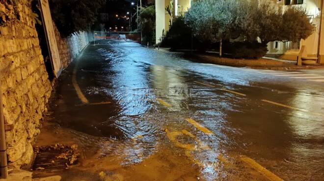 Imperia: si rompe l’acquedotto, acqua sulla A10