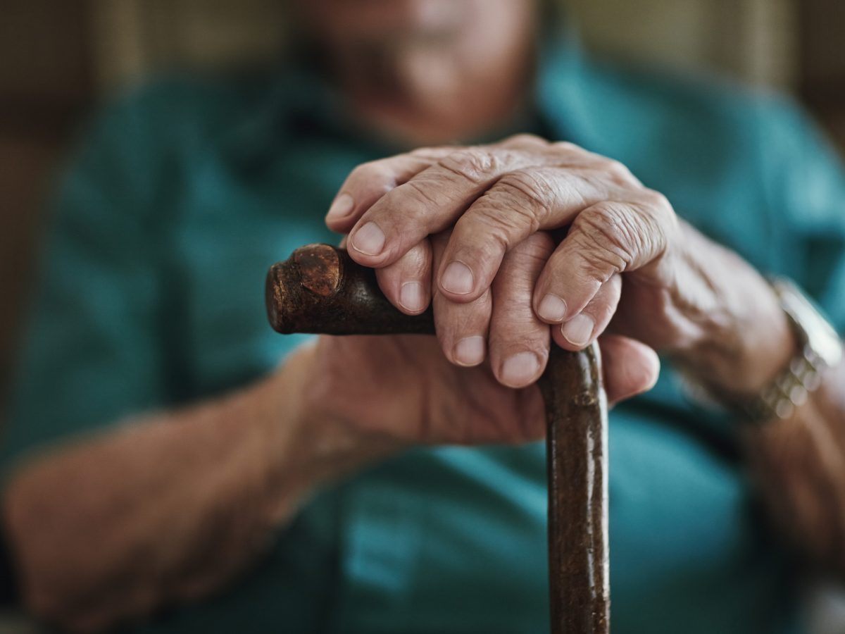 “Dateci i soldi o diffondiamo i vostri video hot”, così una 74enne ha truffato l’amante 80enne