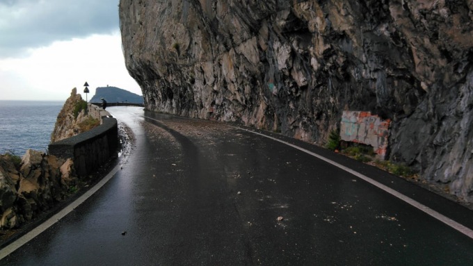 Maltempo Liguria: bomba d’acqua nell’imperiese, frana sull’Aurelia a Capo Noli