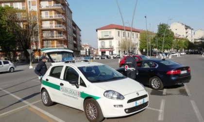 Più di 4mila oggetti tarocchi nascosti sotto al letto: una denuncia in Liguria