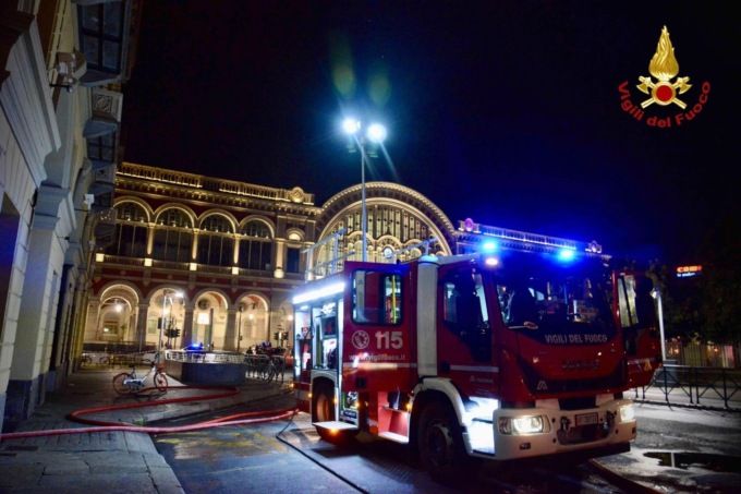 Incendio palazzo a Torino: avviate le indagini dei Vigili del Fuoco