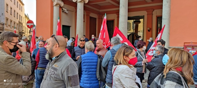 Disordini a Roma: la gente esprime la sua rabbia e il proprio dissenso