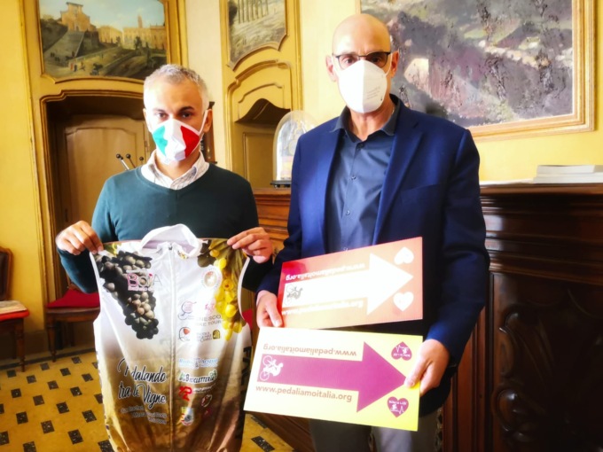 Torna “Pedalando tra le vigne in rosa” del Brachetto d’Acqui, Moscato d’Asti e i paesaggi di Langhe-Roero e Monferrato
