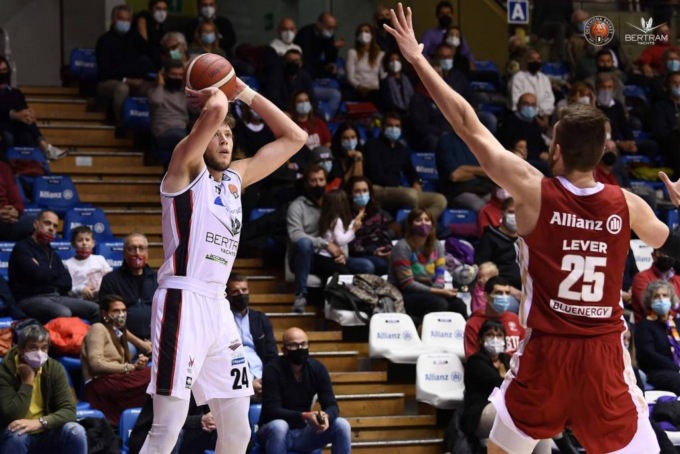 Derthona Basket, vittoria storica contro la Virtus Bologna