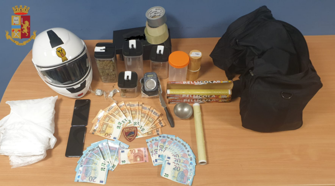 Torino: hashish e marijuana con ritiro a domicilio, arrestato un giovane