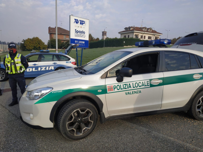 Coltivava in una serra 20 piantine di marijuana: denunciato un uomo di 60 anni