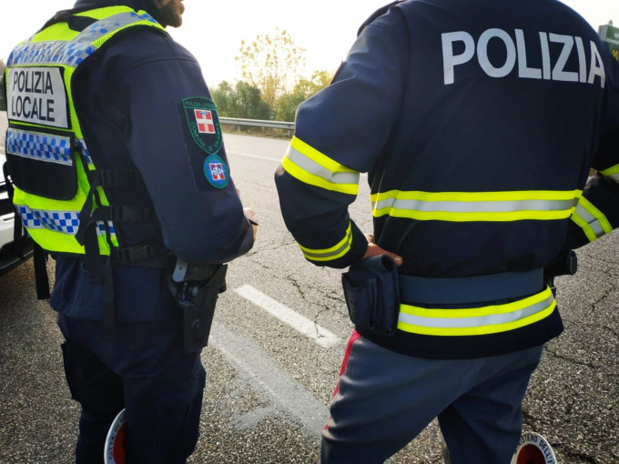 Trasportava alimenti freschi alla temperatura sbagliata: mille euro di multa