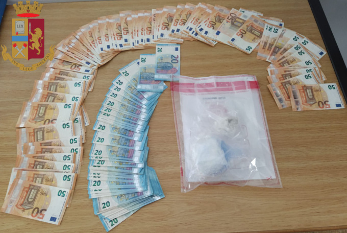 Genova: nasconde la droga dentro al volante, arrestato