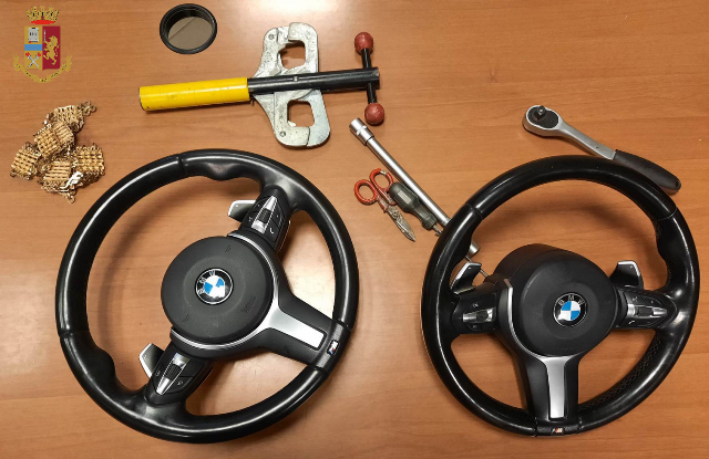 Torino: furto di volanti d’auto, arrestati tre giovani