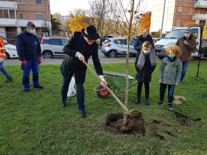 Piantumati nuovi esemplari in occasione della festa dell’albero