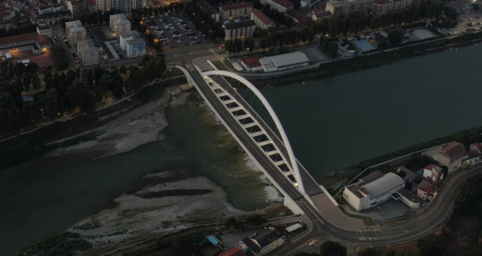 Illuminato di arancione il ponte Meier in occasione della giornata contro la violenza sulle donne
