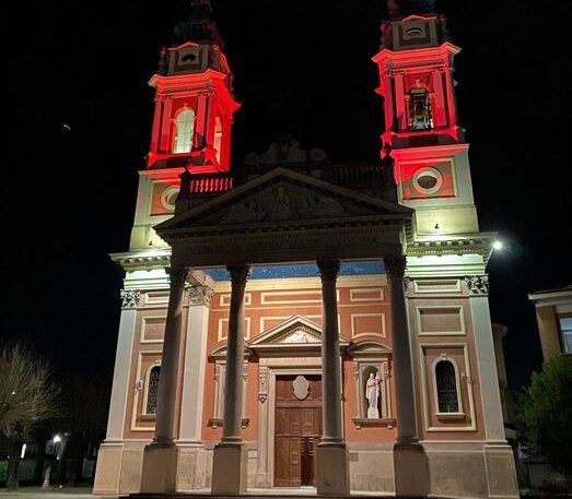 A Castellazzo Bormida il santuario illuminato per dire no alla violenza sulle donne