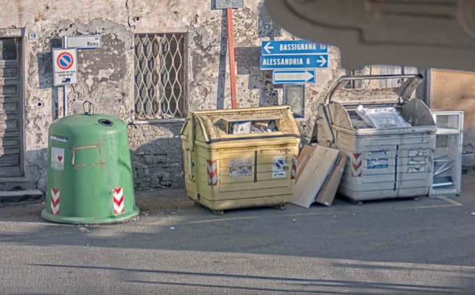 Frigorifero abbandonato: nei guai un’impresa