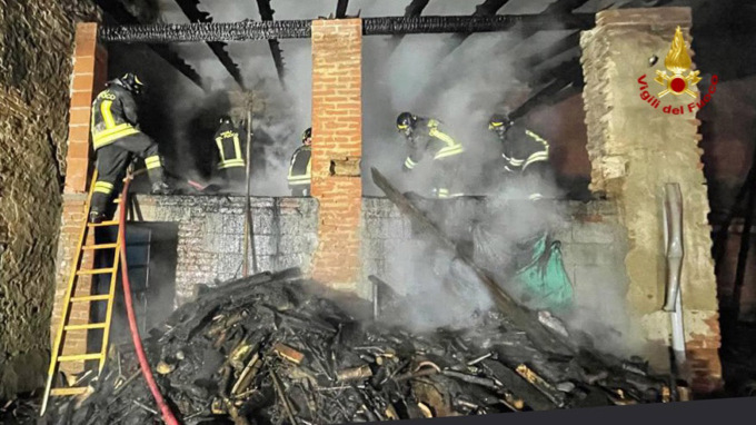 Incendio a Sezzadio: inagibile una struttura di due piani