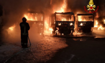 Villalvernia: autoarticolati in fiamme al deposito logistico