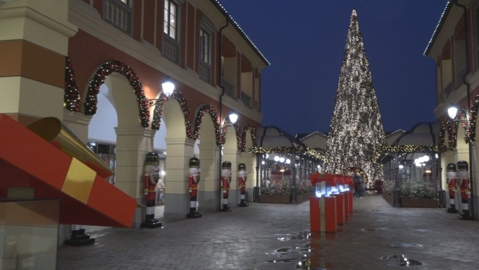 Outlet di Serravalle Scrivia: accesi gli alberi di Natale nel fine settimana