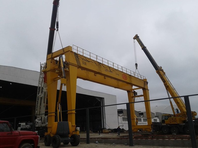 Operaio muore in cantiere in provincia di Genova, schiacciato da tubi