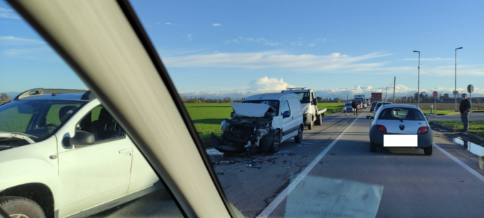 Castellazzo Bormida: frontale tra due auto sulla SP 185, quattro feriti