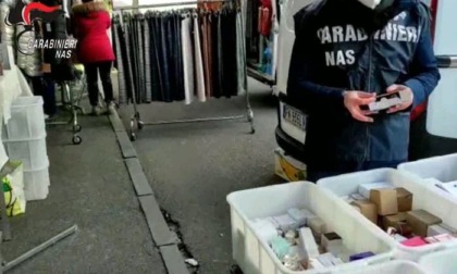 Torino, Carabinieri sequestrano oltre 600 profumi al mercato di Piazza Benefica