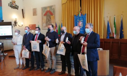 "Acqua con te": 25 mila borracce ai ragazzi delle scuole del territorio dell'ATO6