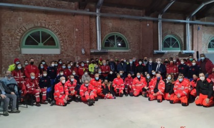 Lo scambio di auguri al centro vaccinale della Caserma Valfrè di Alessandria