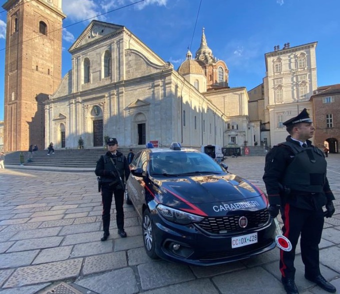 Torino: aggrediscono e rapinano coetanei, arrestati due minorenni