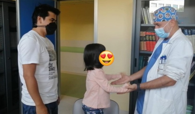 Ricostruito l’esofago a una bambina di 3 anni, la storia di Renata