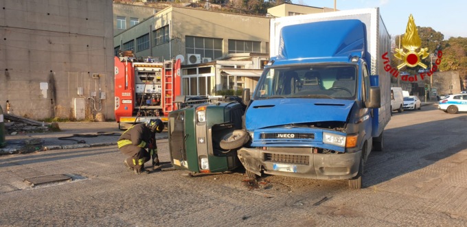 Genova: incidente tra due mezzi in corso Perrone, l’intervento dei Vigili del Fuoco
