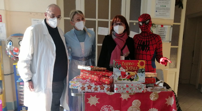 Ospedale Infantile: da Elsa e Spiderman ai nonni, i regali per i bimbi