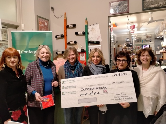 me.dea, raccolti 2.080€ con la distribuzione delle clementine antiviolenza