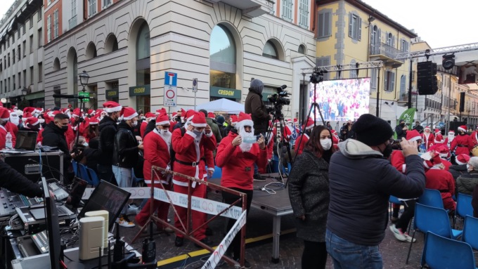 La domenica dei Babbo Natale con la Fondazione Uspidalet, raccolti 30mila euro
