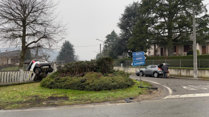 Pecetto di Valenza: incidente tra due auto in frazione Pellizzari