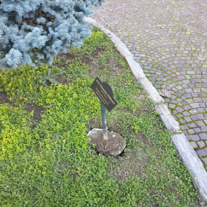Vandalismo al Giardino dei Giusti di Pontecurone: rotte targhe in memorie delle vittime nazi-fasciste