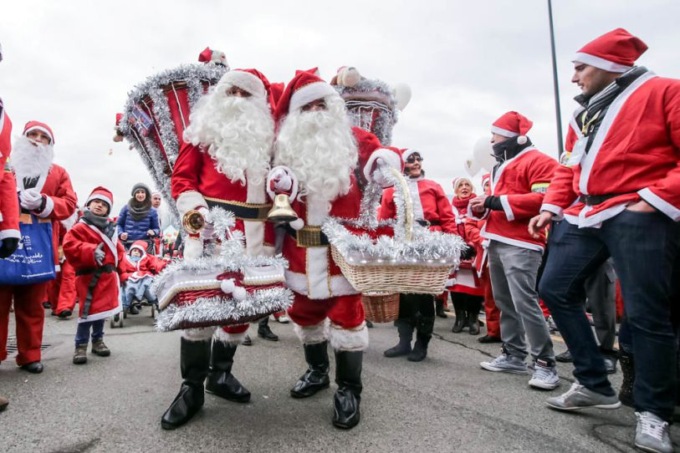 A Torino torna l’invasione dei Babbo Natale per il Regina Margherita