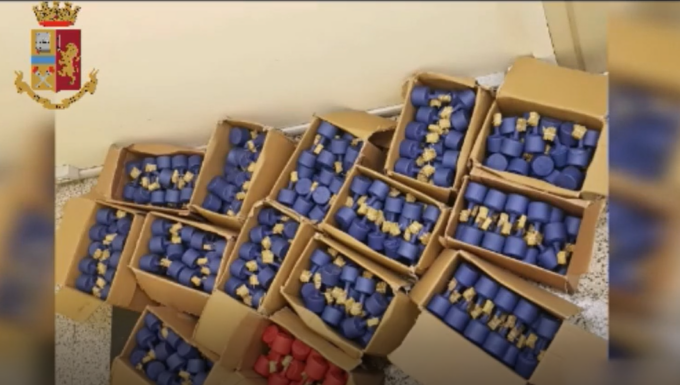 Torino: 763 bombe carta sequestrate dalla Divisione PAS, un arresto anche a Biella