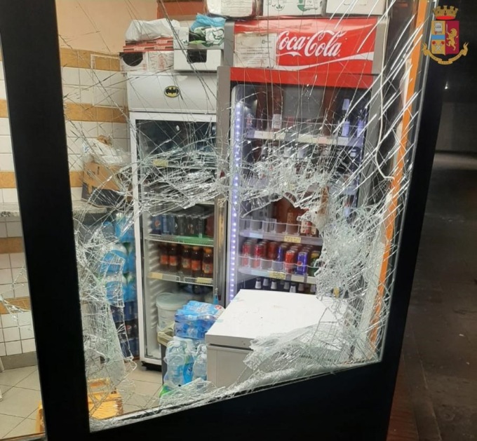 Genova: spaccata in un negozio nella notte, due arrestati