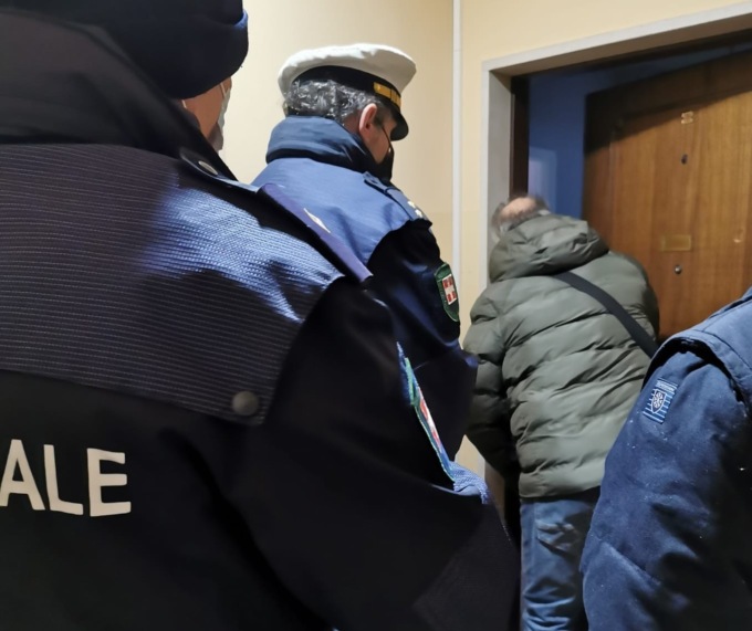 Casale: intervento della Polizia Locale contro l’occupazione abusiva di un alloggio