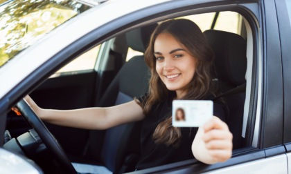 Riforma Codice della strada, cambia l’esame di teoria per la patente: da 40 domande a 30, 20 minuti di tempo e massimo 3 errori