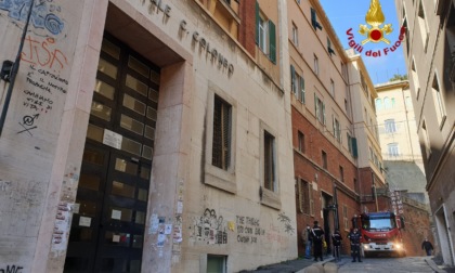 Genova: incendio in un magazzino della scuola Colombo