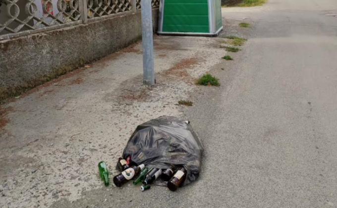 Abbandono di sacchetti e rifiuti urbani per strada ad Acqui Terme: 93 multe nel 2021
